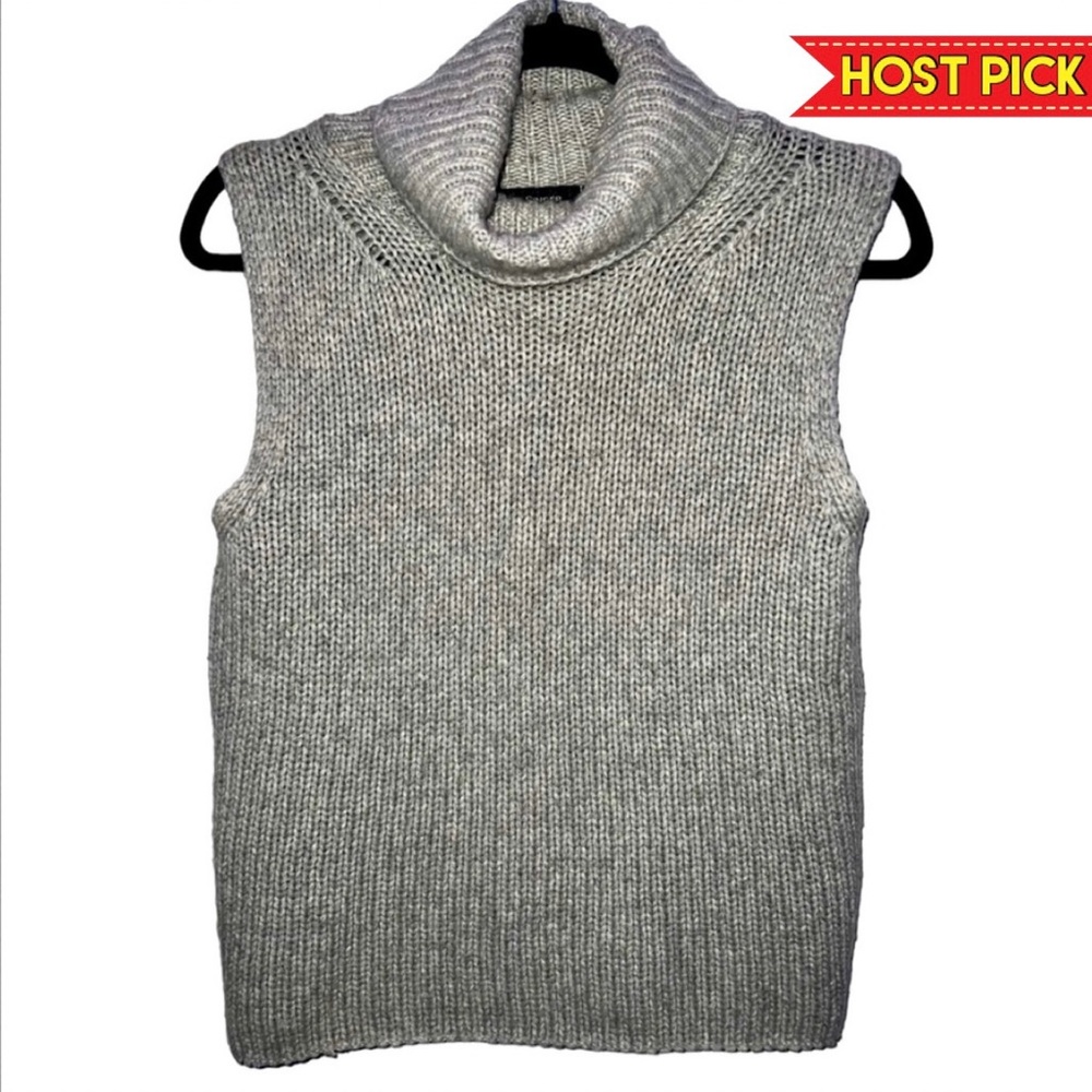 𝐈𝐑𝐈𝐒 𝐒𝐈𝐍𝐆𝐄𝐑 | KNITTED 100% CASHMERE SLEEVELESS TURTLENECK TOP